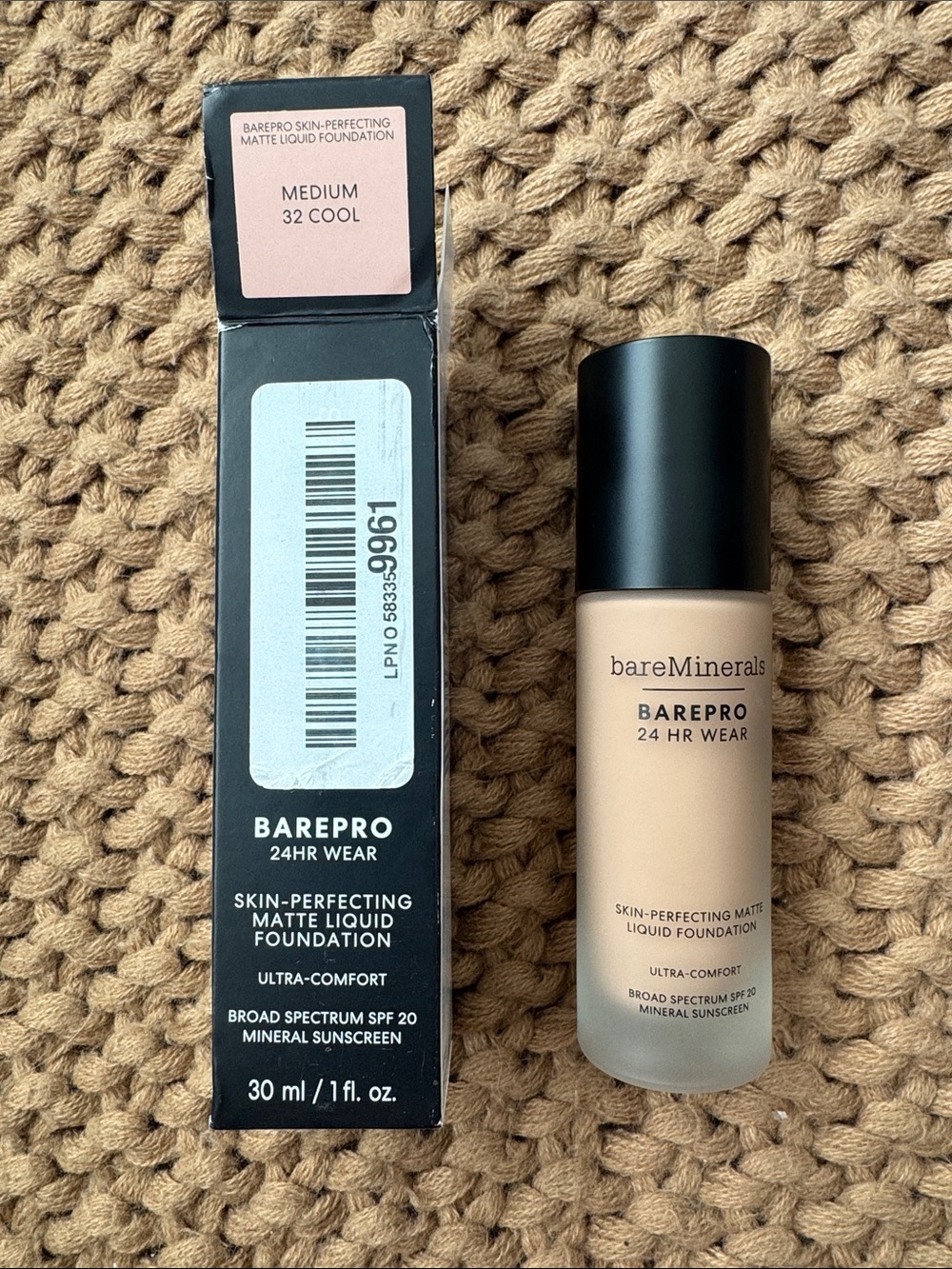 bareMinerals BAREPRO Matte Liquid Foundation - Medium 32 Cool (Beige)